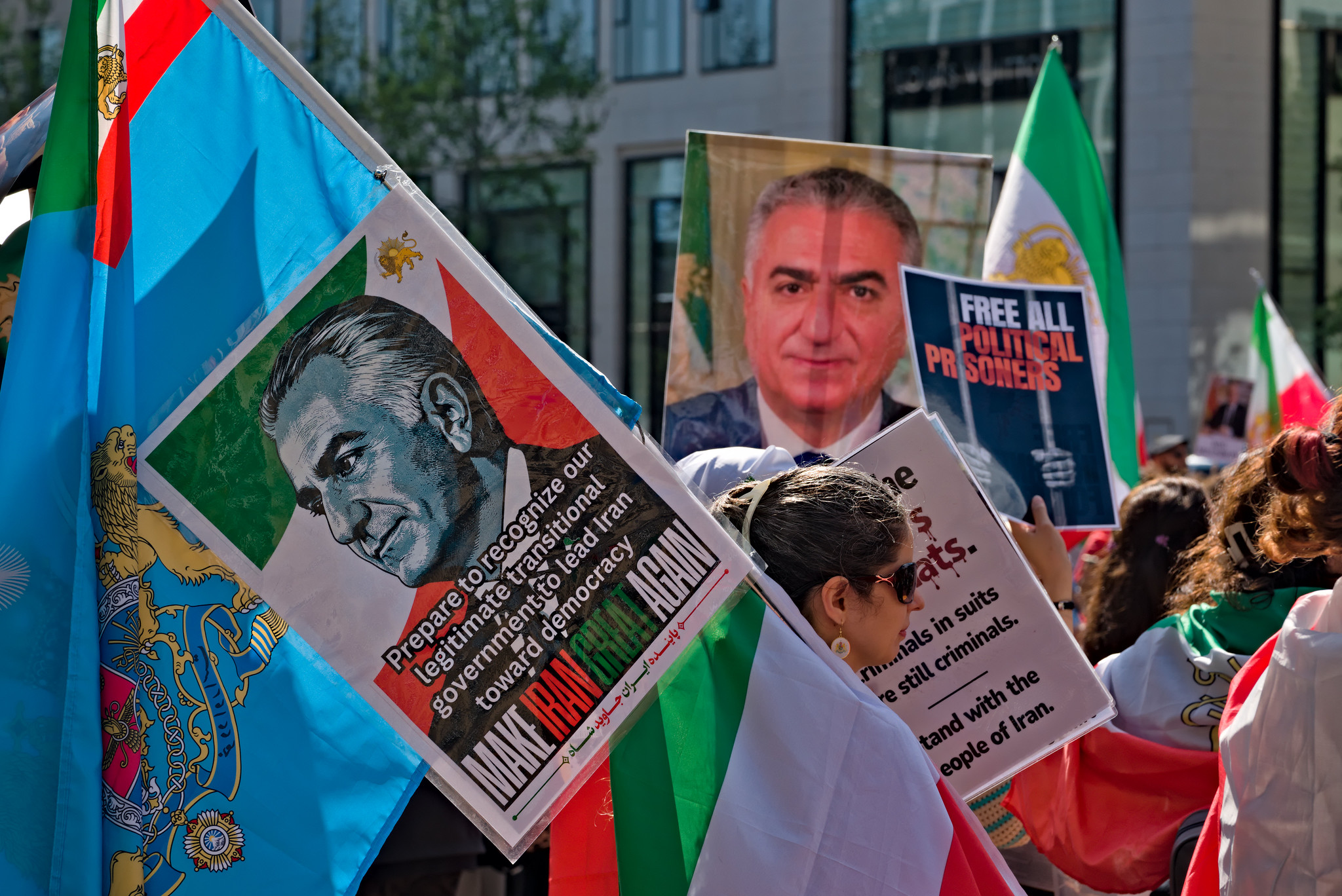Sign held at rally features drawing of Reza Pahlavi and the words, “Prepare to recognize our legitimate transitional government to lead iran toward democracy / MAKE IRAN GREAT AGAIN”